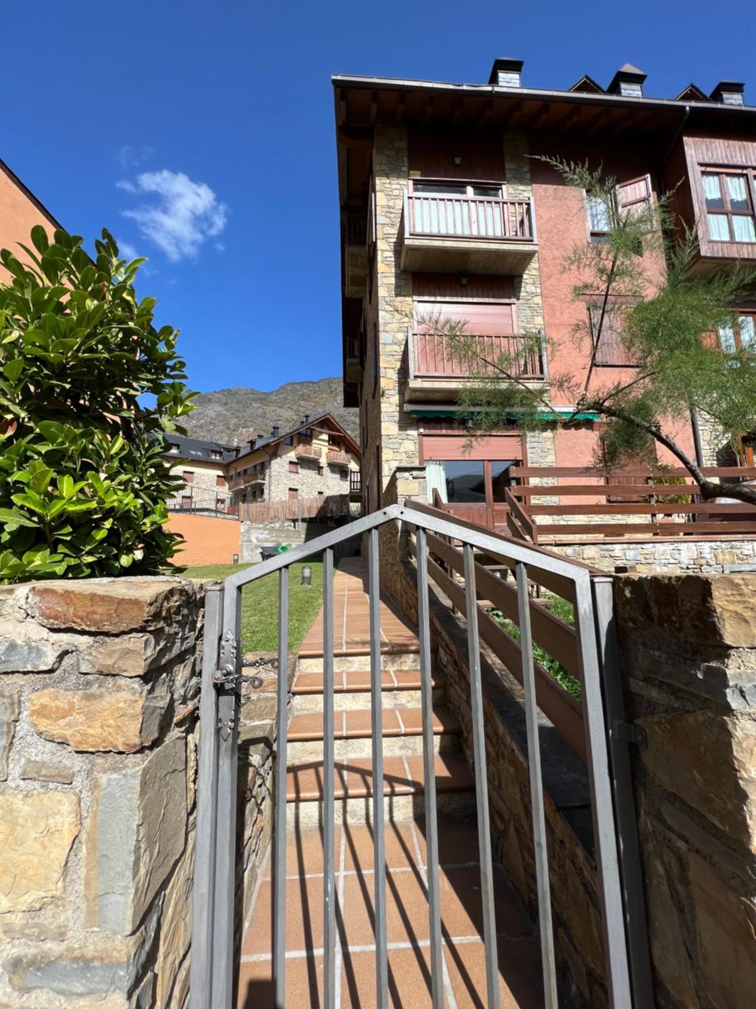 El Duplex De Espot - L'Amfitriona Apartment Exterior photo